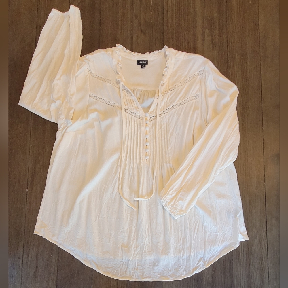 Torrid White Pleated Peasant 3/4 Sleeve Cream Blouse Size 2 (16/18)